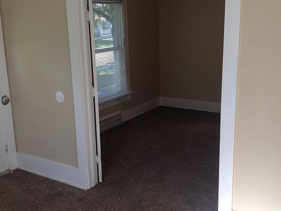 2nd image of 3116 Holdrege St