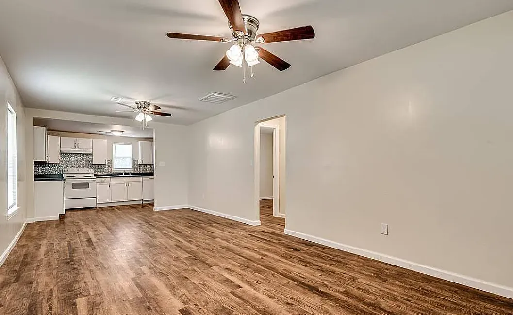 2 bed, 900 sqft, $1,100 — Photo 4