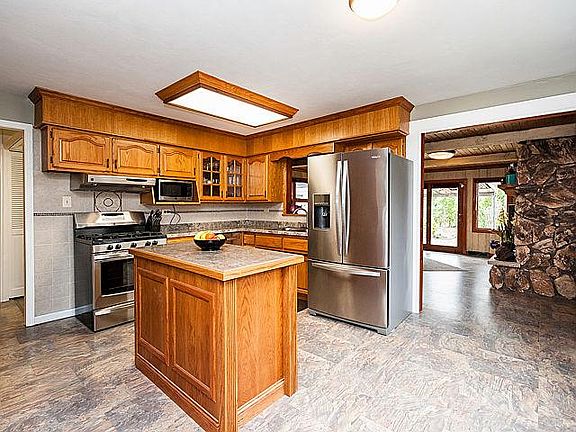 4th image of 10216 Charles Ave