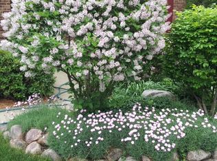 25 S Sterling Heights Rd, Vernon Hills, IL 60061