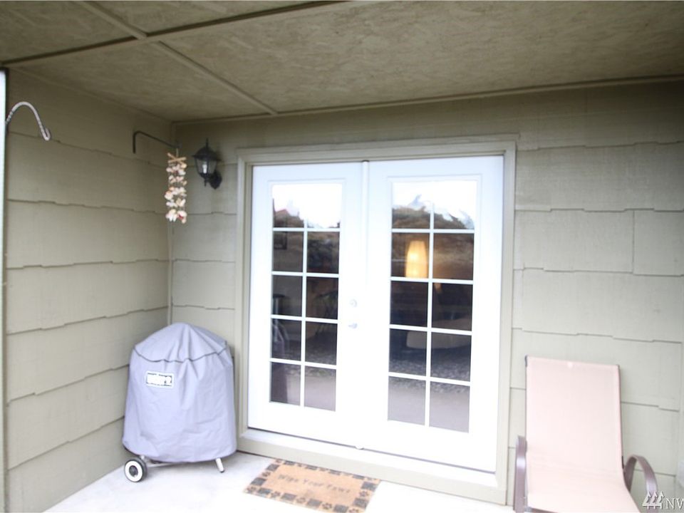 1st image of 270 SE Barrington Dr #106
