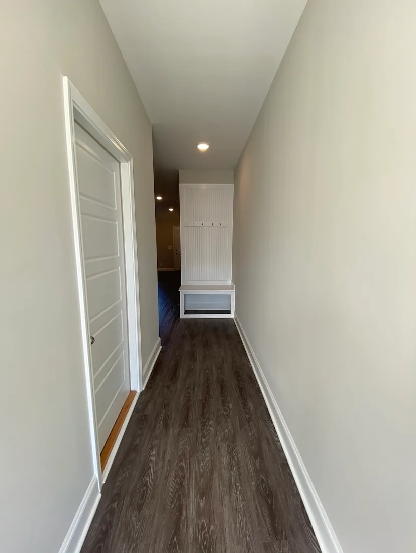 1039 Glenkirk Drive - D — Photo 2