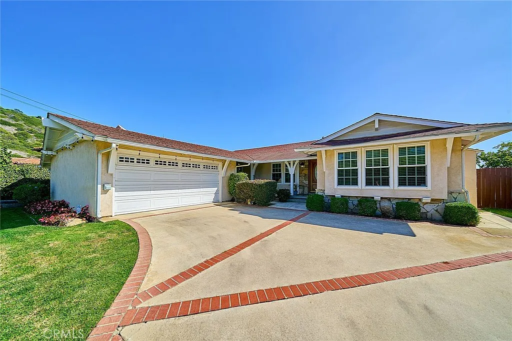 3 bed, 2.5 bath, 2964 sqft, $6,500 — Photo 1