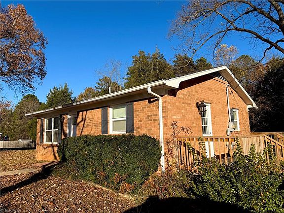 2nd image of 421 Sycamore Cir