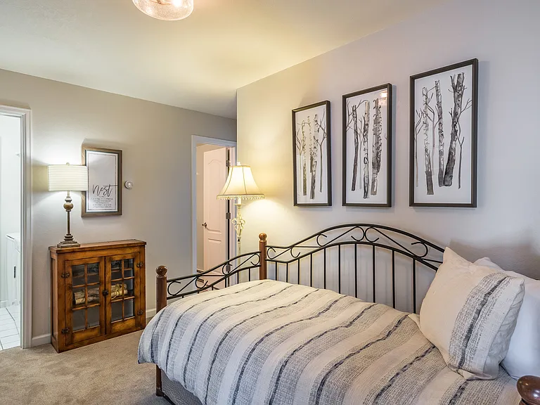 Trundle bed in common area between Bedrooms 2 and 3. Bottom easily pulls out so can fit 2 people in total on two twin beds and push it away during the day.