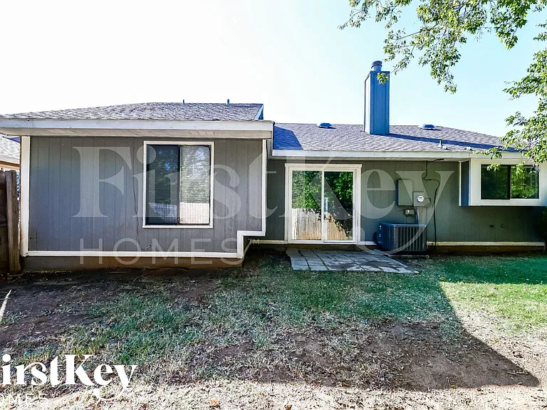 529 Valley Spring Dr — Photo 14