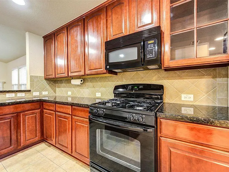 16702 Grovetrail Ln — Photo 35