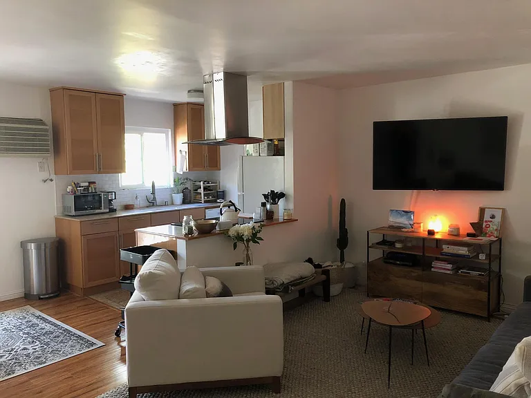 964 Larrabee St #205 — Photo 19