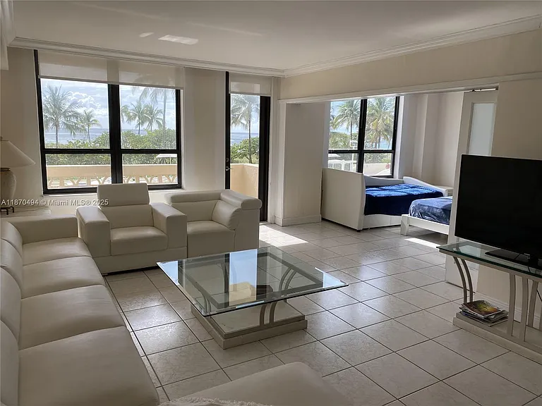 10185 Collins Ave #319 — Photo 4