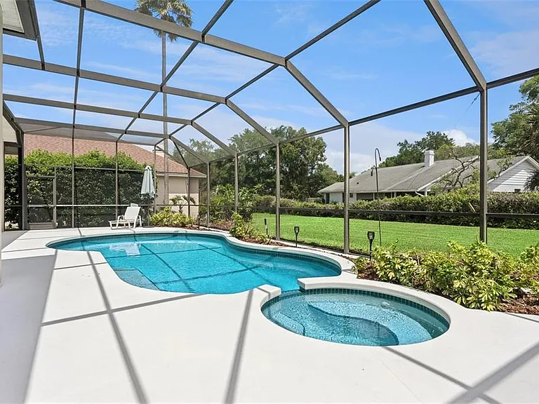 3865 Winding Lake Cir — Photo 32