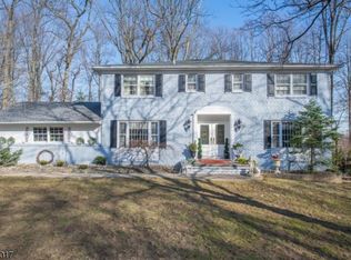 7 Stratford Way, Morris Plains, NJ 07950