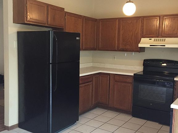 kitchen furnished with refrigerator, stove and dishwasher
