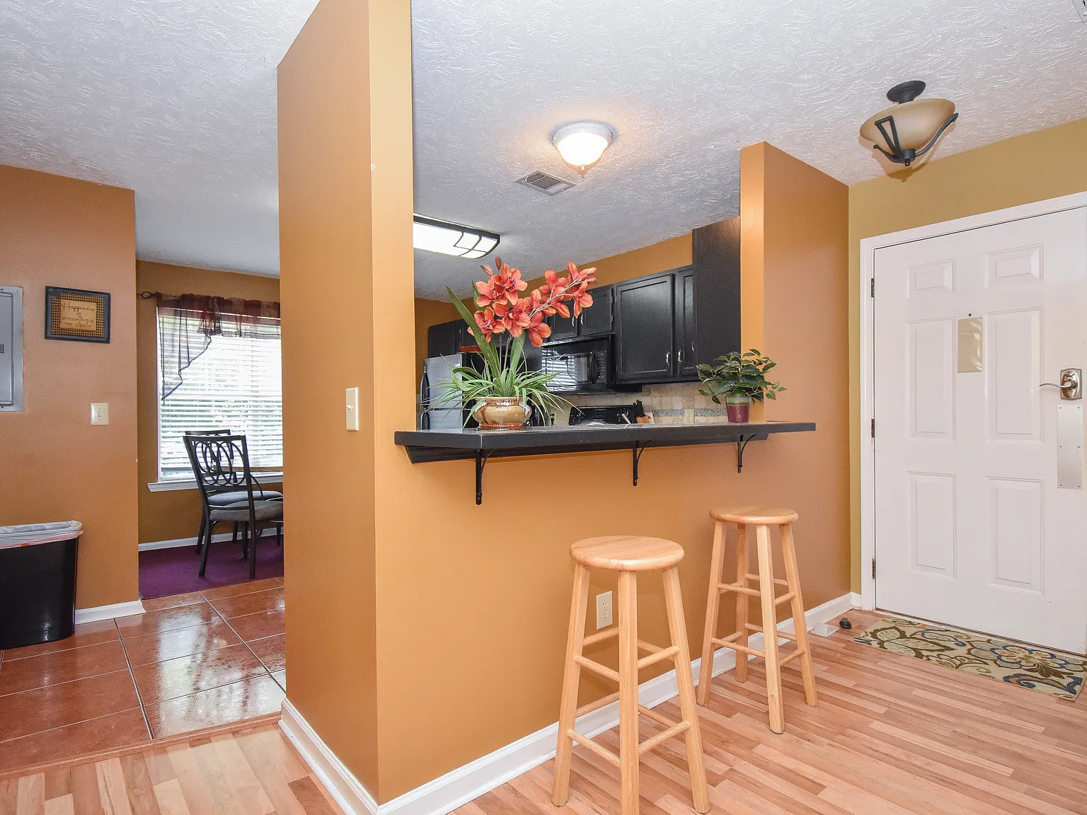 2 bed, 1176 sqft, $1,650 — Photo 2