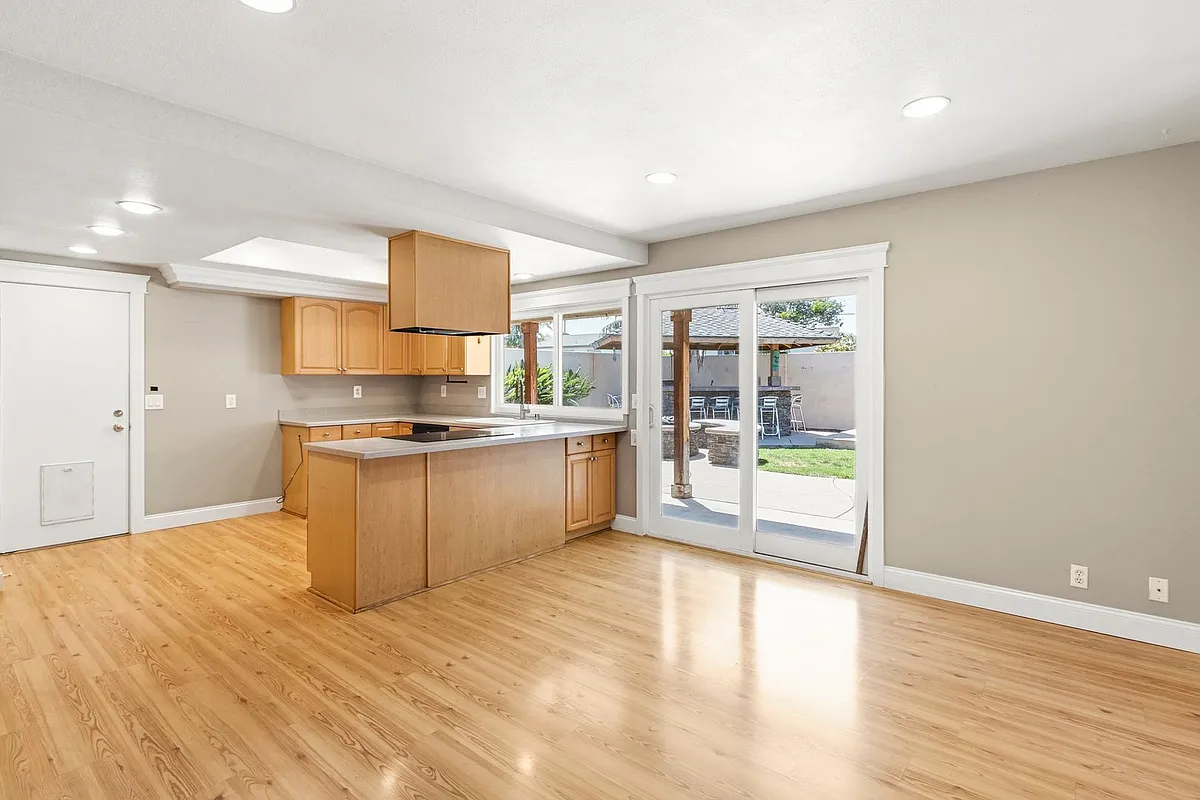 Building Photo - 21421 Pinetree Ln