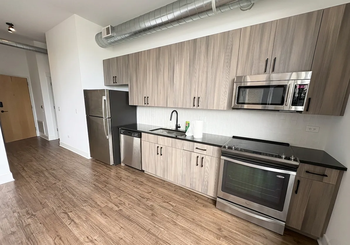 Building Photo - 4234 N Western Ave #3E