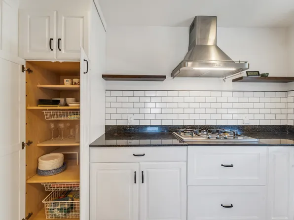 15 Legend Hills Drive image 17 of 28