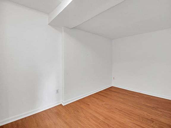 4th image of 210 E 22nd St APT 1L