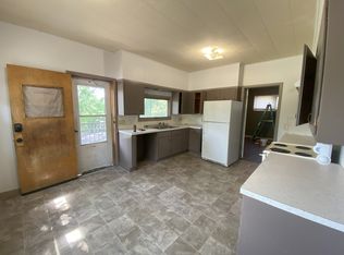 617 W 4th St APT 1, Muscatine, IA 52761