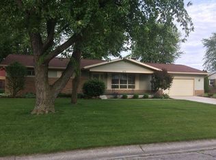 412 Tulip Dr, Wapakoneta, OH 45895