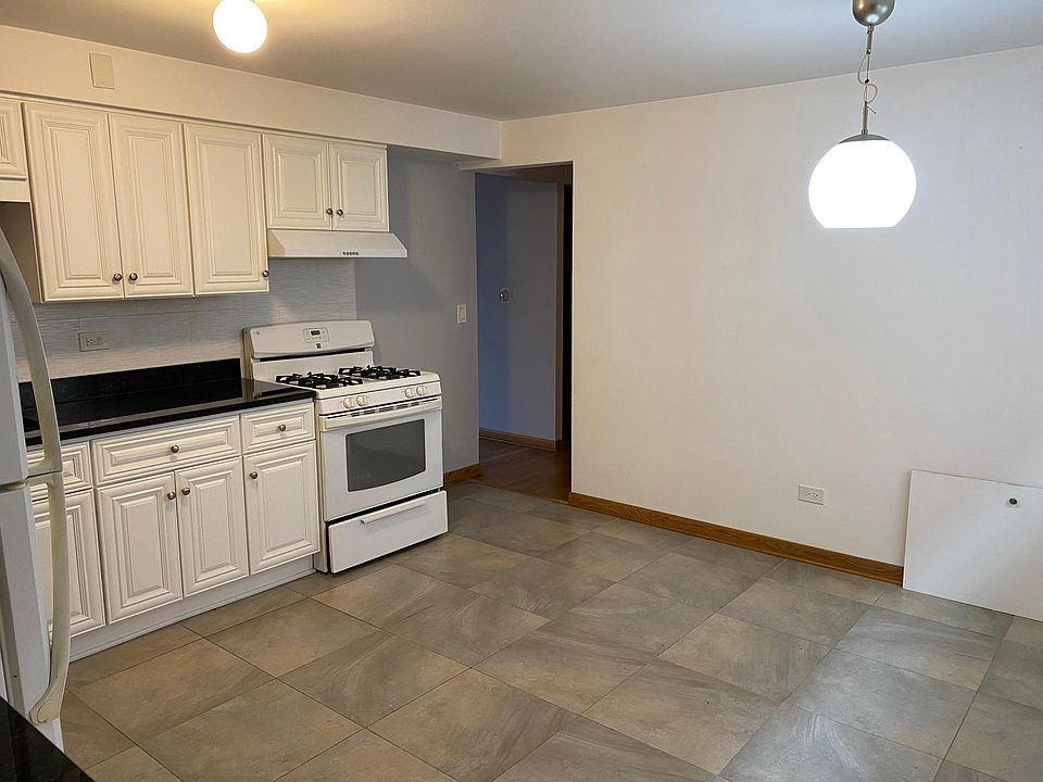 Eat-in Kitchen