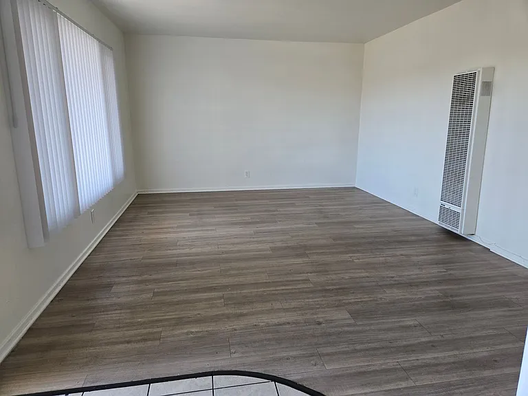 1834 Pine Ave — Photo 4