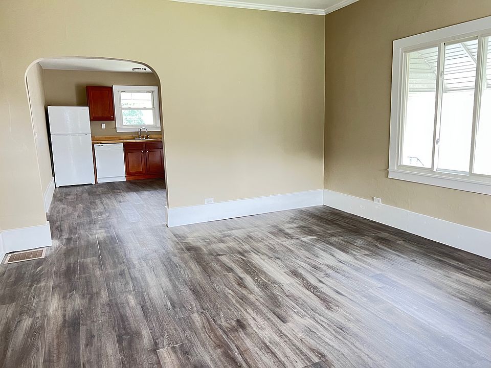 1st image of 517 W 44th St