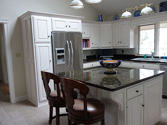 3rd image of 904 Southernview Dr N