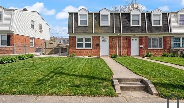 3 bed, 1008 sqft, $1,900 — Photo 2