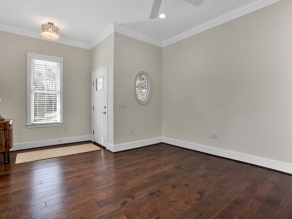 5th image of 4736 Leigh Ln