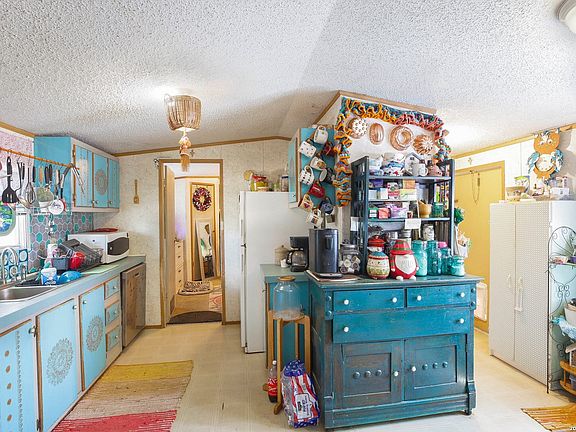 3rd image of 815 Verdi Road