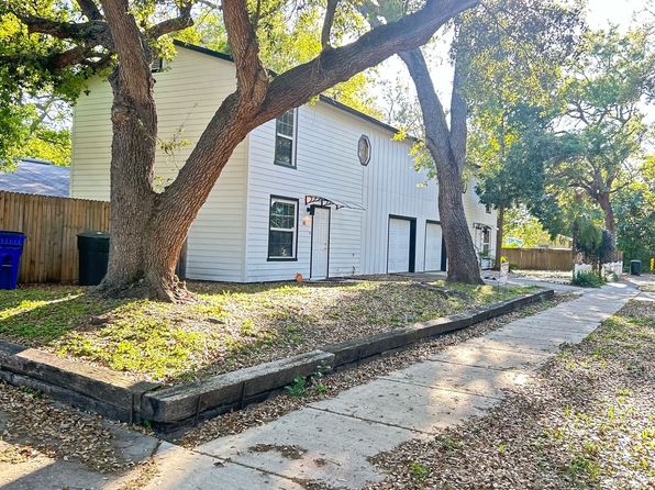 821 Lyndhurst St, Dunedin, FL 34698