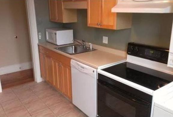 3rd image of 8 Kinross Rd APT 9