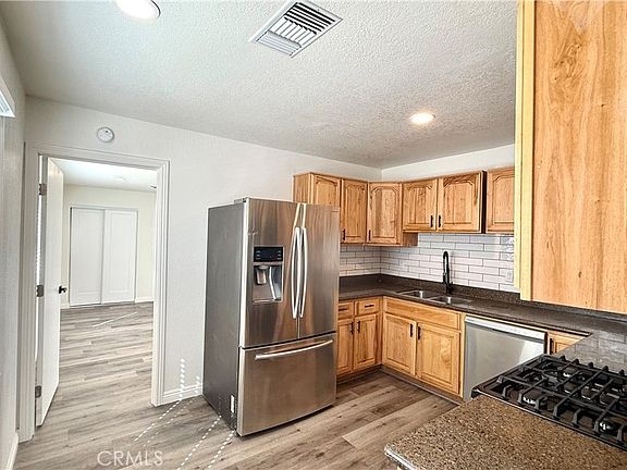 4th image of 821 Caliente Dr