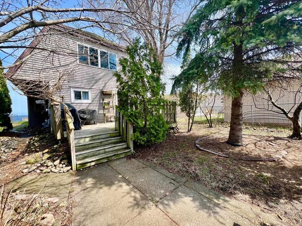 356 Killarney Beach Rd, Bay City, MI 48706