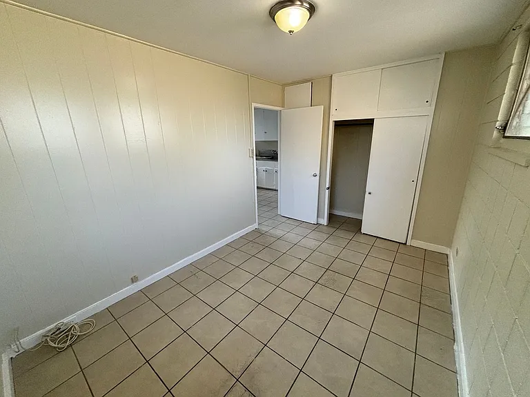 2550 E Date St — Photo 6