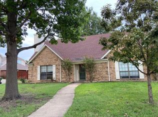 2526 Meadow Ln, Garland, TX 75040