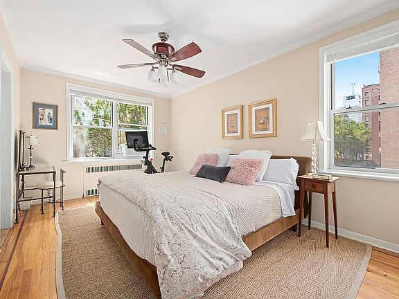 5th image of 310 W 55th St APT 2C