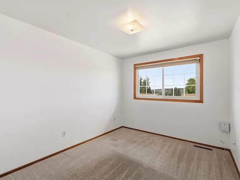 6520 N Sutherlin St — Photo 14