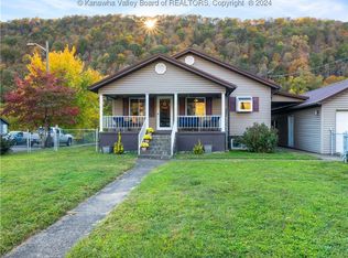 135 5th Ave, Glasgow, WV 25086