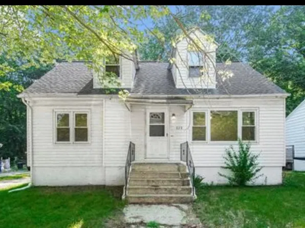 628 White Oak Dr, Michigan City, IN 46360