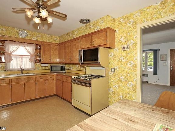 5th image of 56 Genevieve Ave