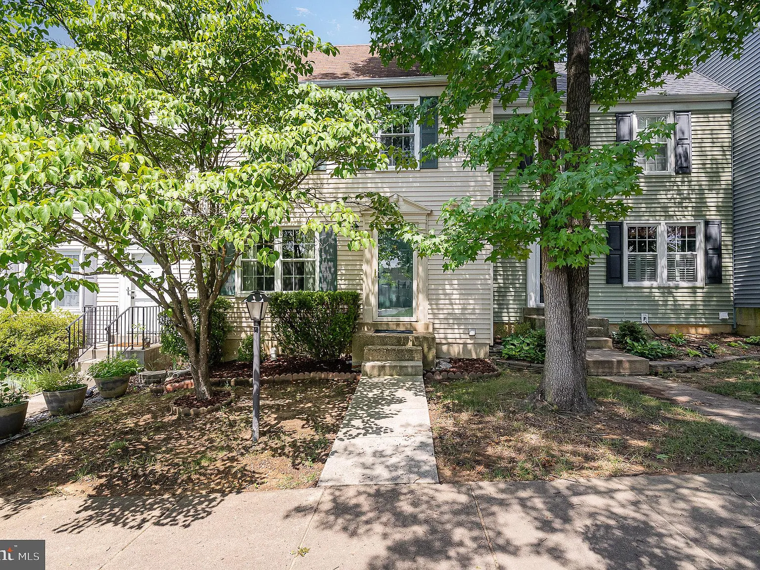 3 bed, 3.5 bath, 1712 sqft, $2,600 — Photo 3