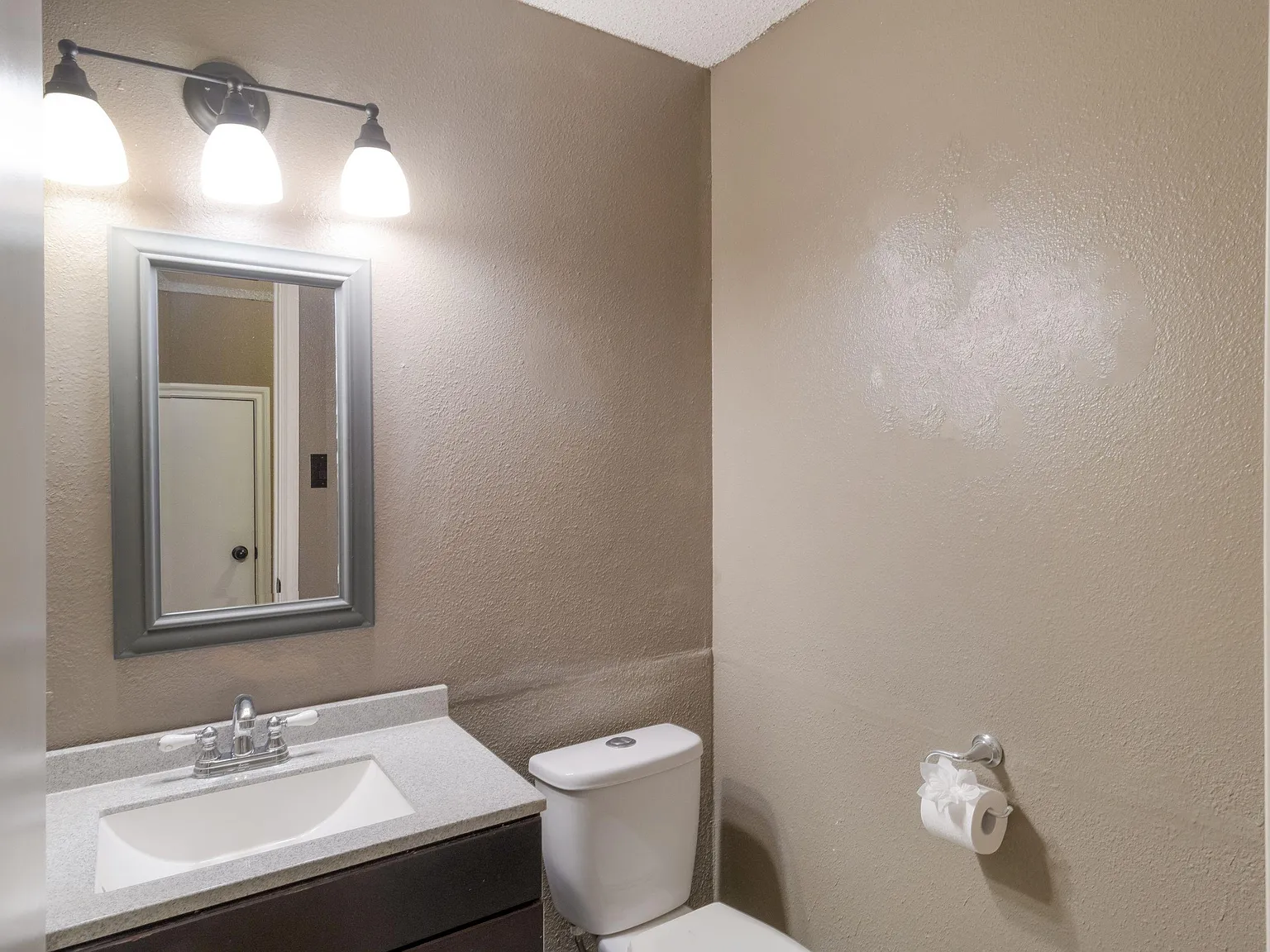4 bed, 3.5 bath, 2000 sqft, $797 — Photo 3