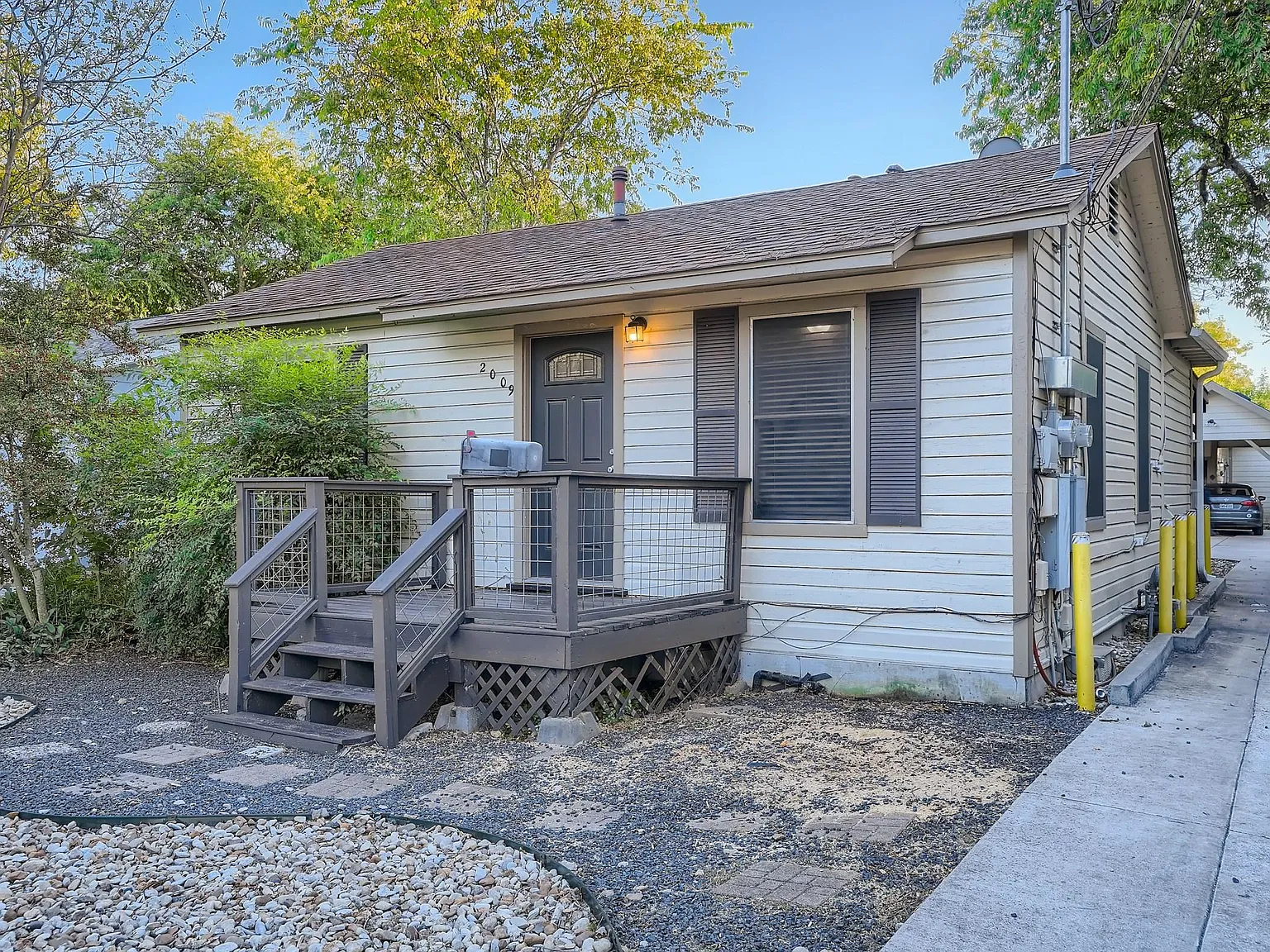 3 bed, 1175 sqft, $2,500 — Photo 3