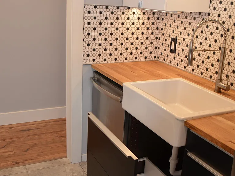 2863 Thorndyke Ave W #202 — Photo 3