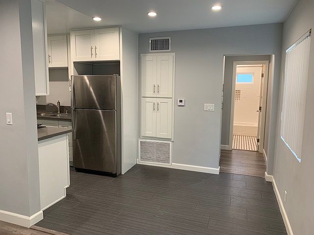 1st image of 905 E Garfield Ave #13