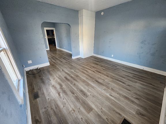 2nd image of 214 E Belmont St #214