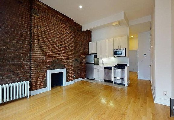 5th image of 218 E 84th St APT 5b