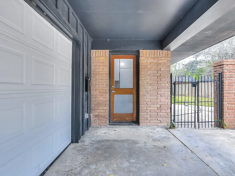 9006 Dunlap St — Photo 2