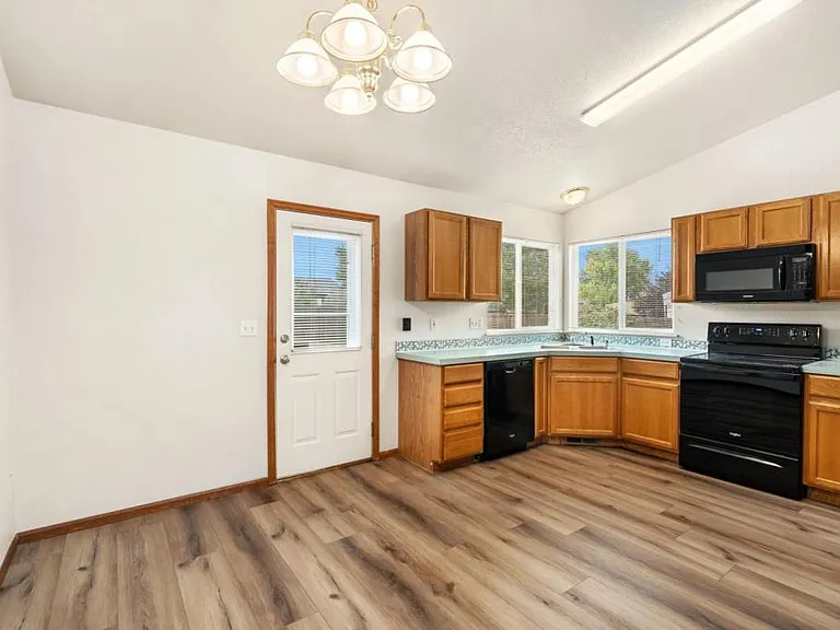 1110 Norma Ct — Photo 4